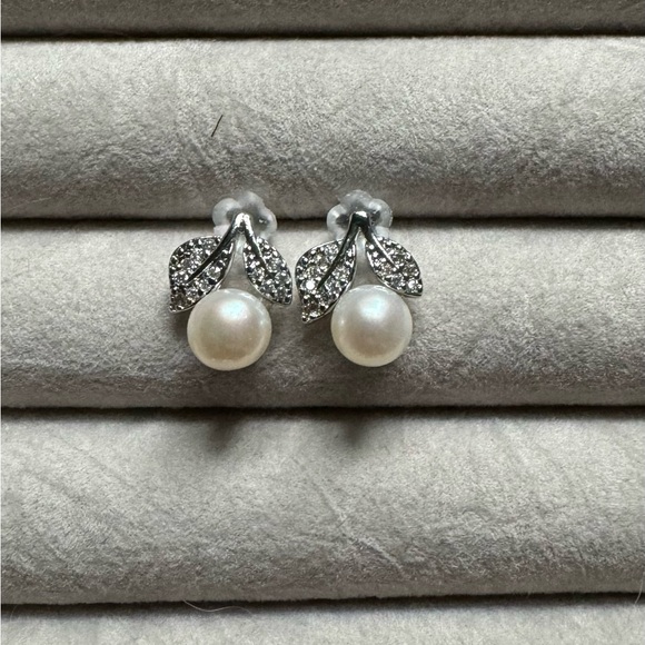 Genuine pearl earrings - Picture 1 of 1